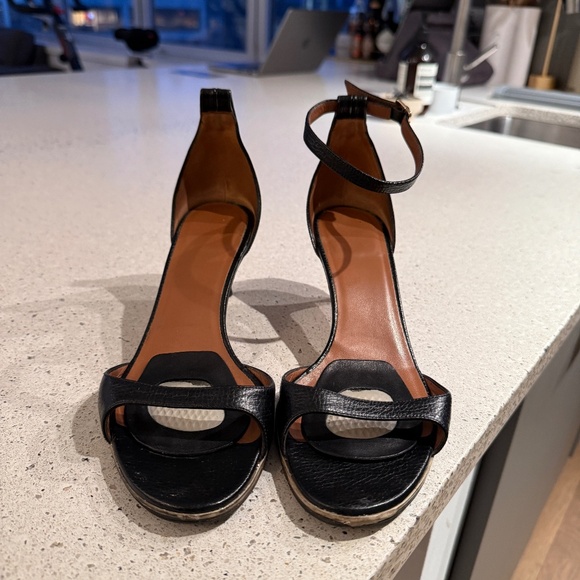 Timeless Givenchy Black Sandals - Picture 1 of 5
